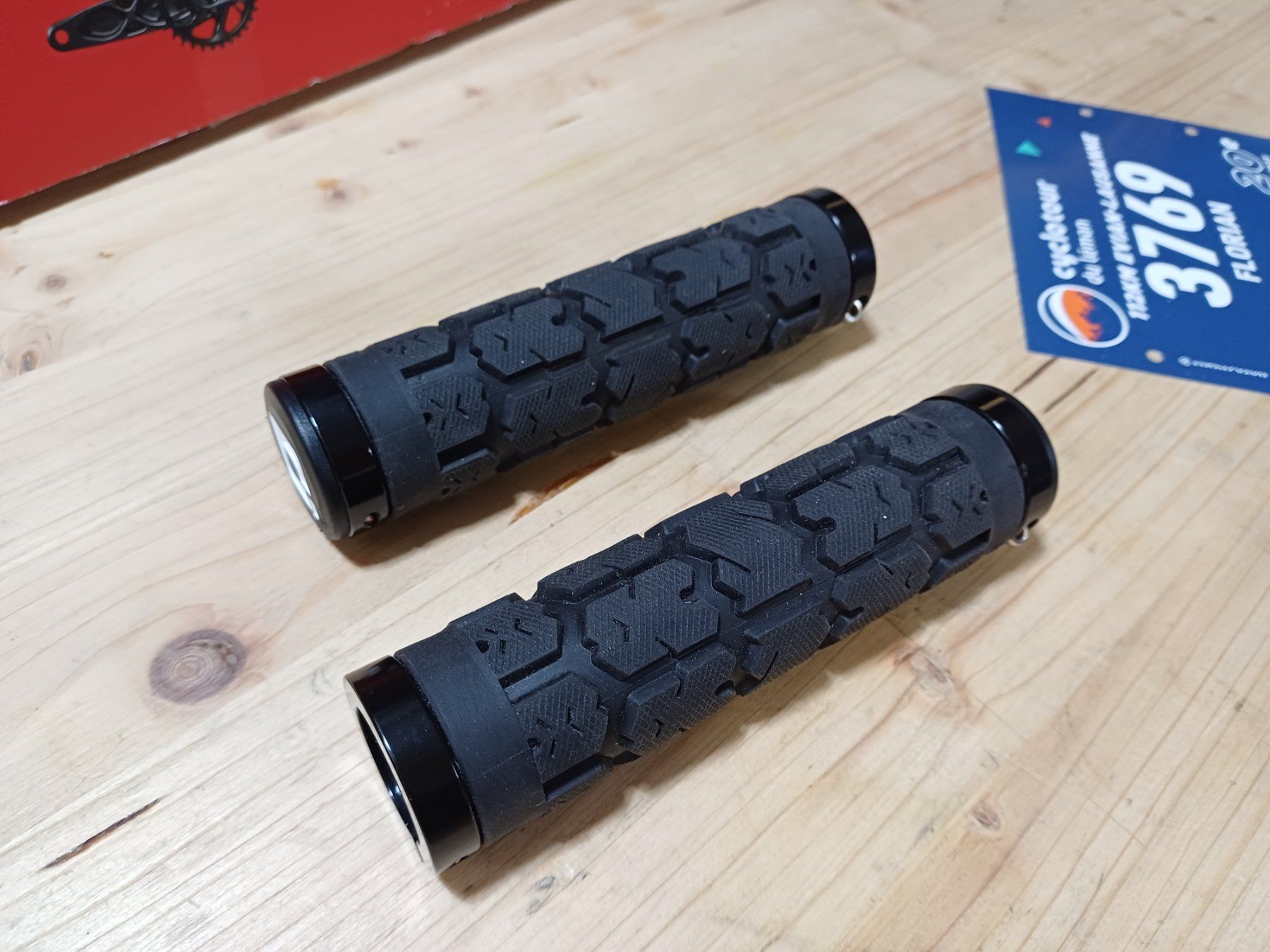 Pezzi di ricambio: Grips VTT ODI Lock On – Nuovo (secondo la descrizione) da Ferreyres venduto da Geek_Inside