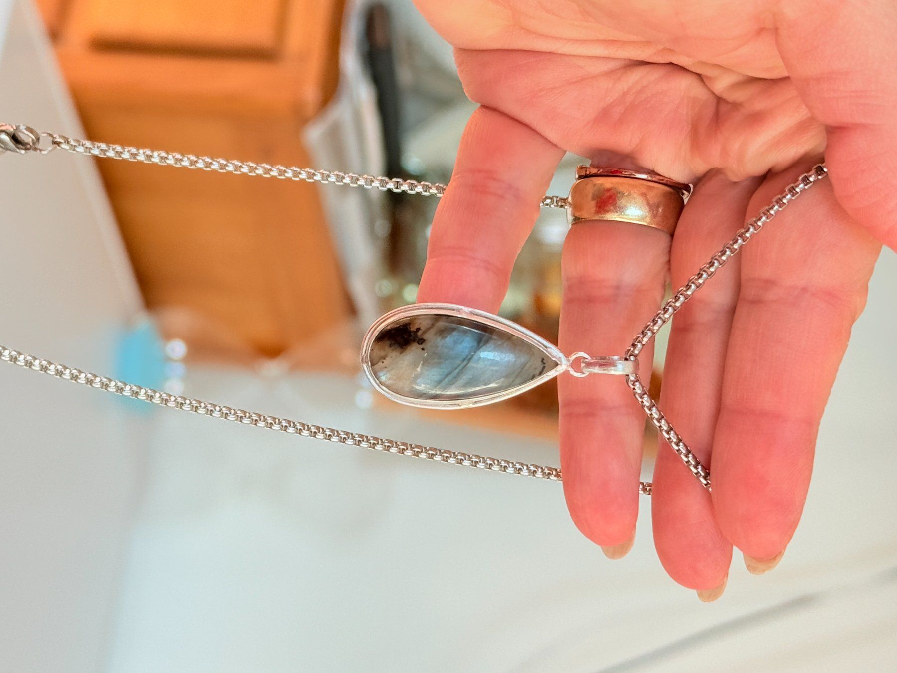 Catenine: Collier Labradorite naturelle – Nuovo e nell'imballaggio originale da Genève venduto da AGBERG 2