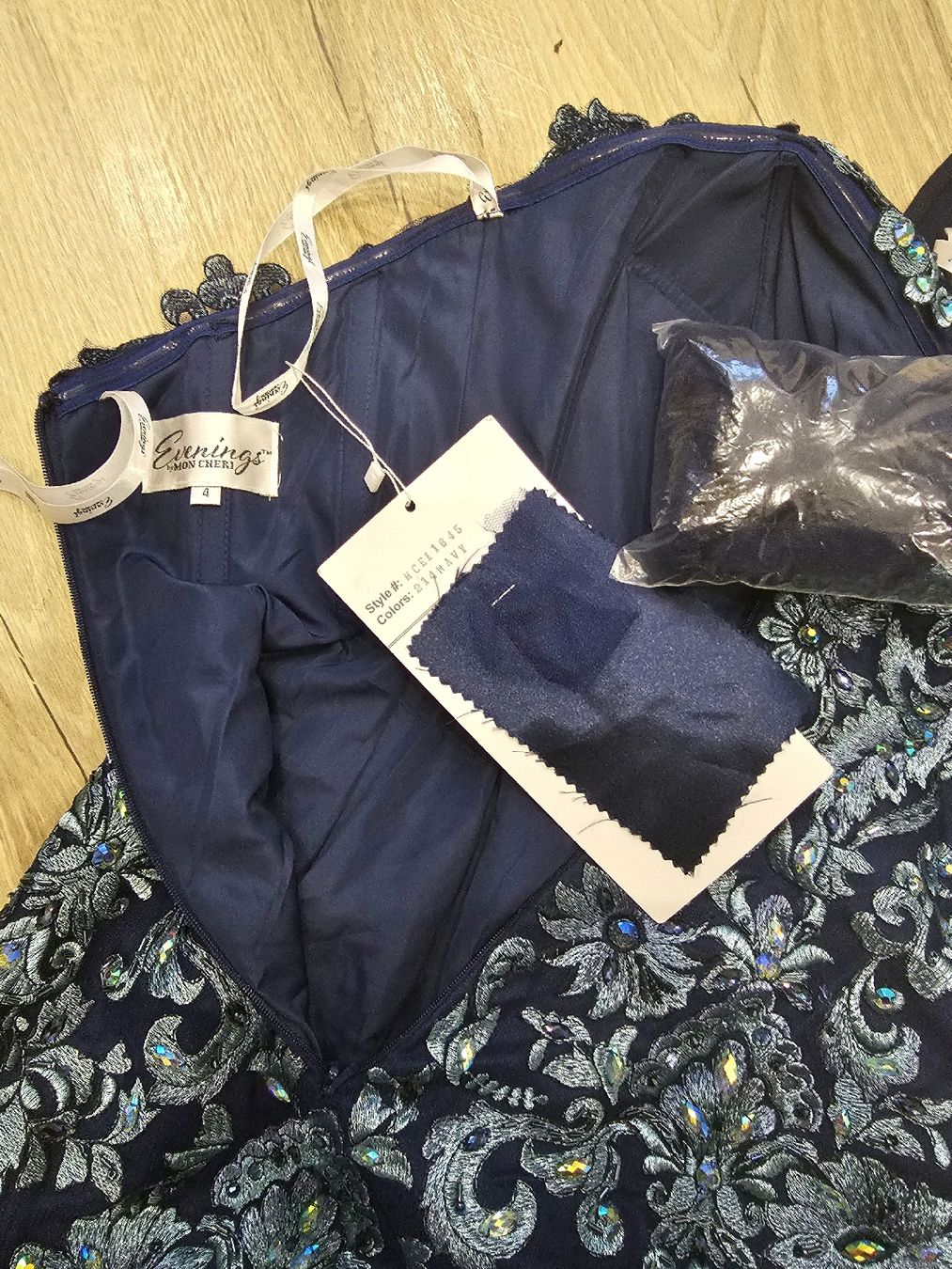 Vestiti: Abendkleid – Nuovo (secondo la descrizione) da Grosshöchstetten venduto da Qenko 2