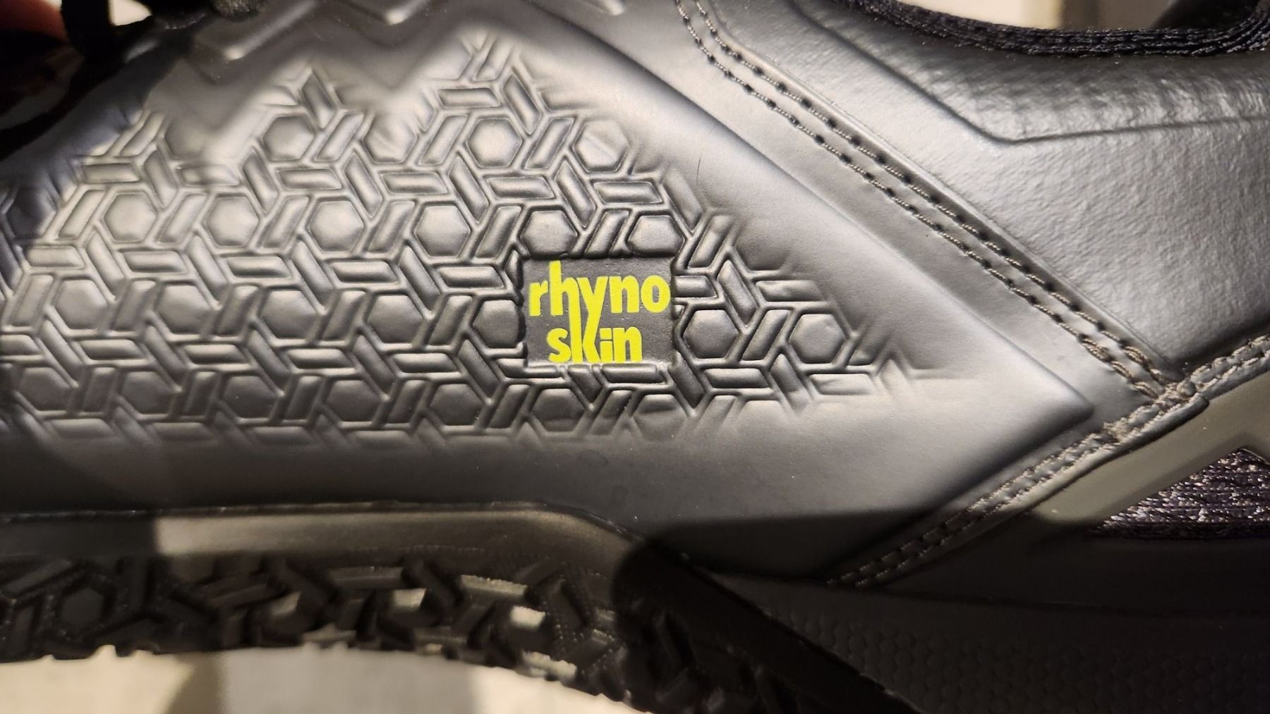 Herrenschuhe: neu!!Asics Conviction X Rhyno Skin gr.46 – Gebraucht aus bellinzona von zeus6535 4
