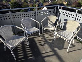 4 Balkonstühle Geflecht weiss Metallgestell gebraucht