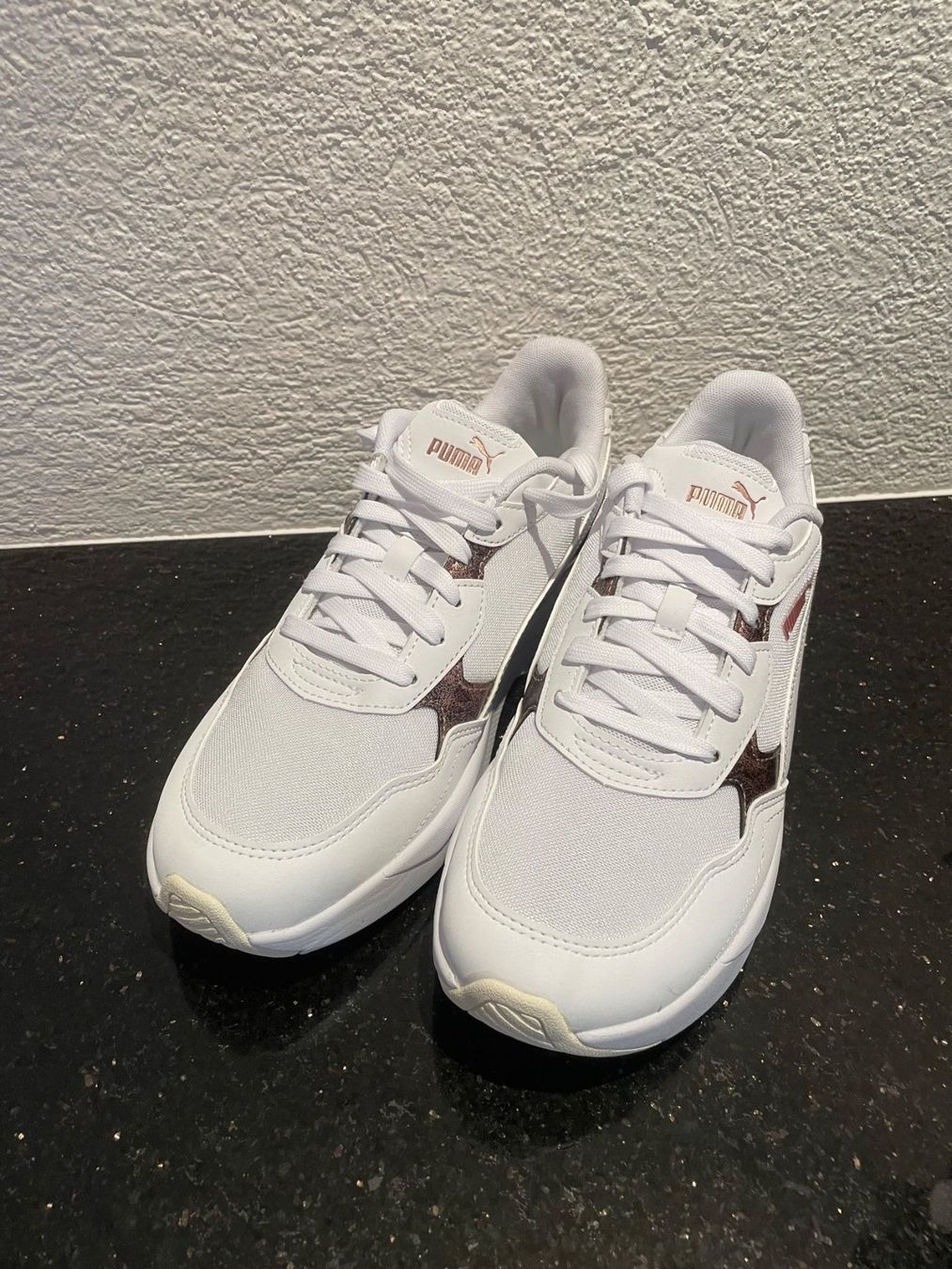Puma Scarpe da donna: Tolle Puma Sneaker, X-Ray Speed, Grösse 40 – Nuovo (secondo la descrizione) da Niederweningen venduto da baghirac 3