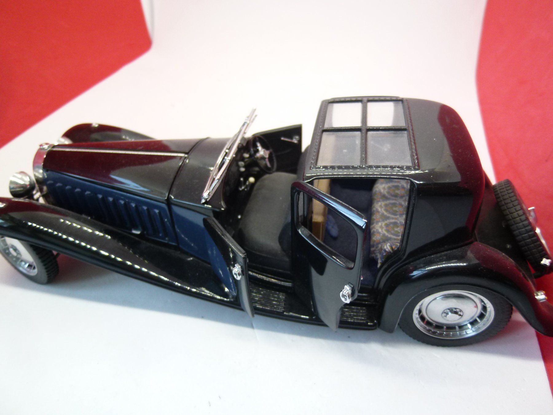 Franklin Mint Modellini d'auto: Bugatti Royale - das Traum -Modell von Franklin Mint - 25cm – Usato da Reiden venduto da mondial2 2