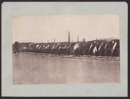 Fotografie Basel, Wohnhäuser am Ufer, P