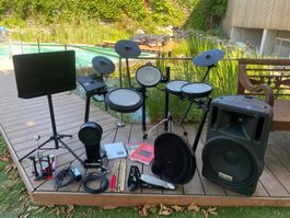 Roland TD-17 V-Drums komplett + PA-Box + Doppelpedal