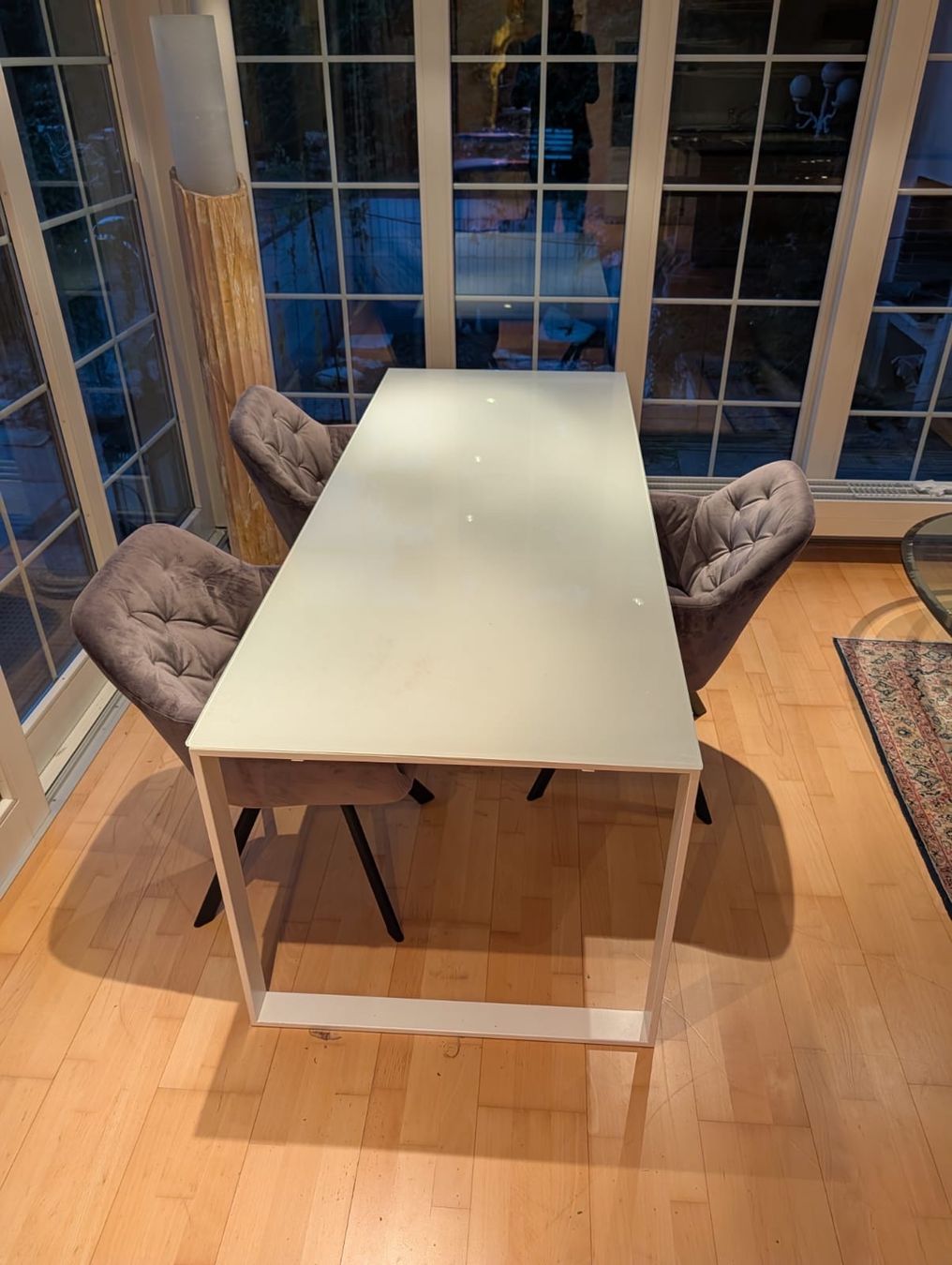 Tische: Tisch weiss mit Glasplatte weiss – Gebraucht aus Zumikon von Celine_1001 1