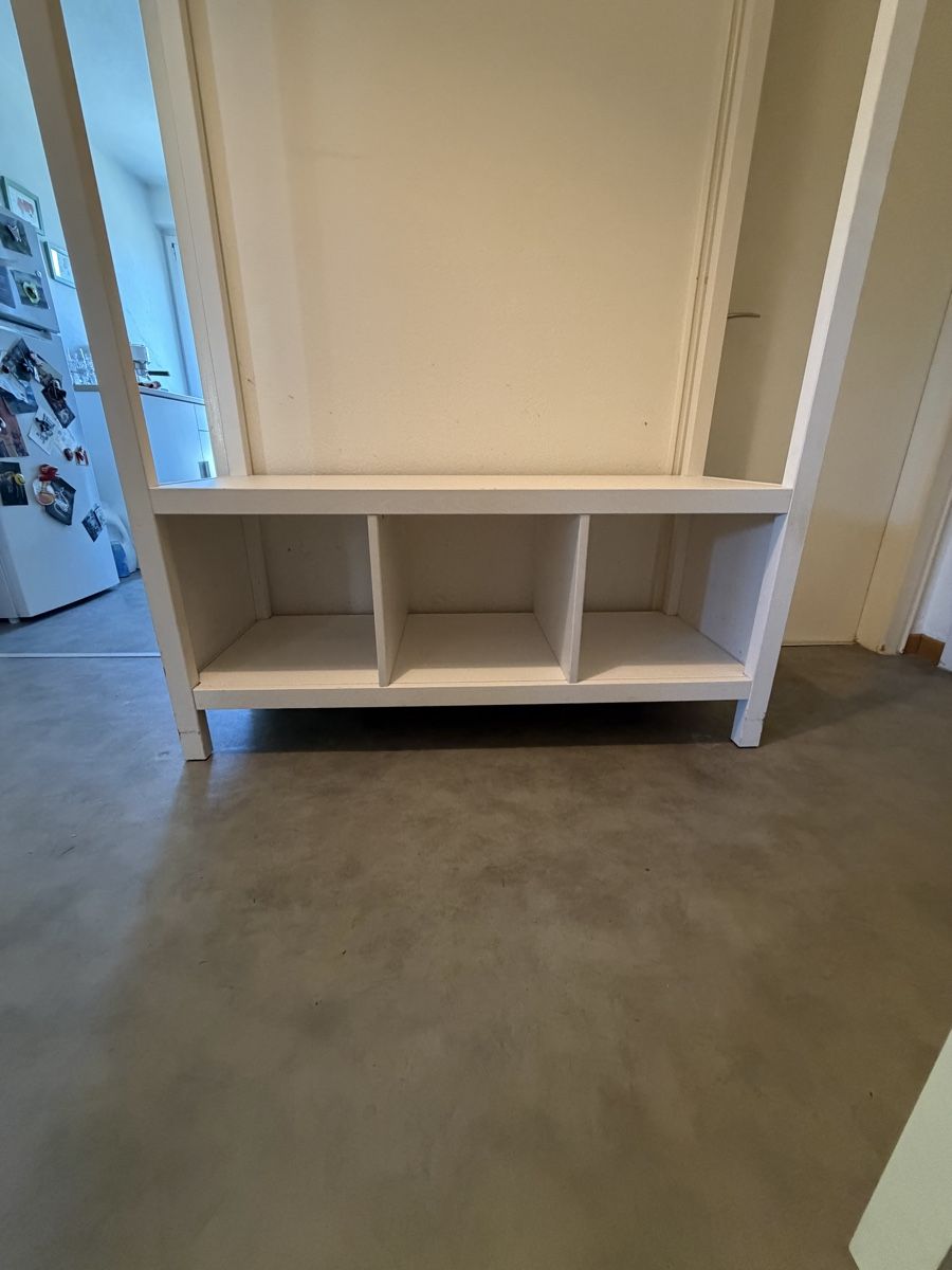 Ikea Porte manteau: Ikea HEMNES Open Wardrobe – D'occasion à Zürich par sea_lk75 2