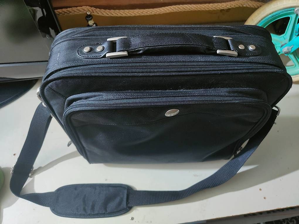Borse: Borsa Dell nera, perfetta per l'ufficio! – Usato da Losone venduto da mar_n5ds 1
