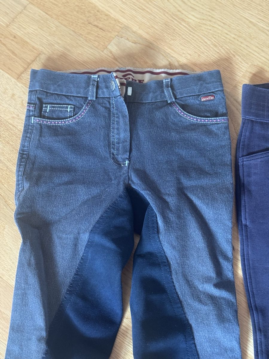 Pantaloni: 2 Reiterhosen, 1 Jeans 128 – Usato da Wädenswil venduto da dorodi 1