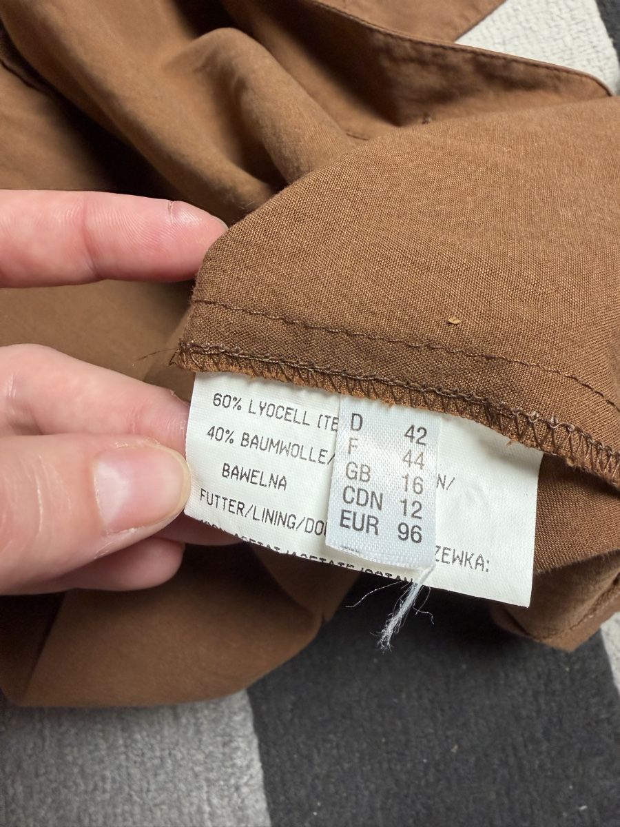 Gilet & Giacche senza maniche: Belted Vest with pockets Brown Size 42 – Usato da Knonau venduto da Grapesvintage 4