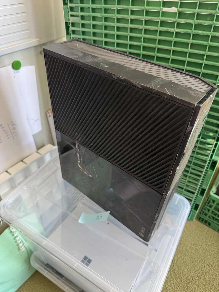 Microsoft Console: Xbox One Spielkonsole – Difettoso da Olten venduto da HoYa01
