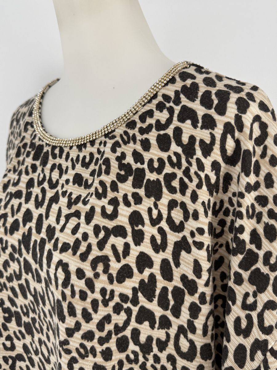Pullover & Sweatshirts: Kurzarm Pullover Gr. XXL Leo-Muster mit Strasssteinen  – Gebraucht aus Auenstein von moin. 3