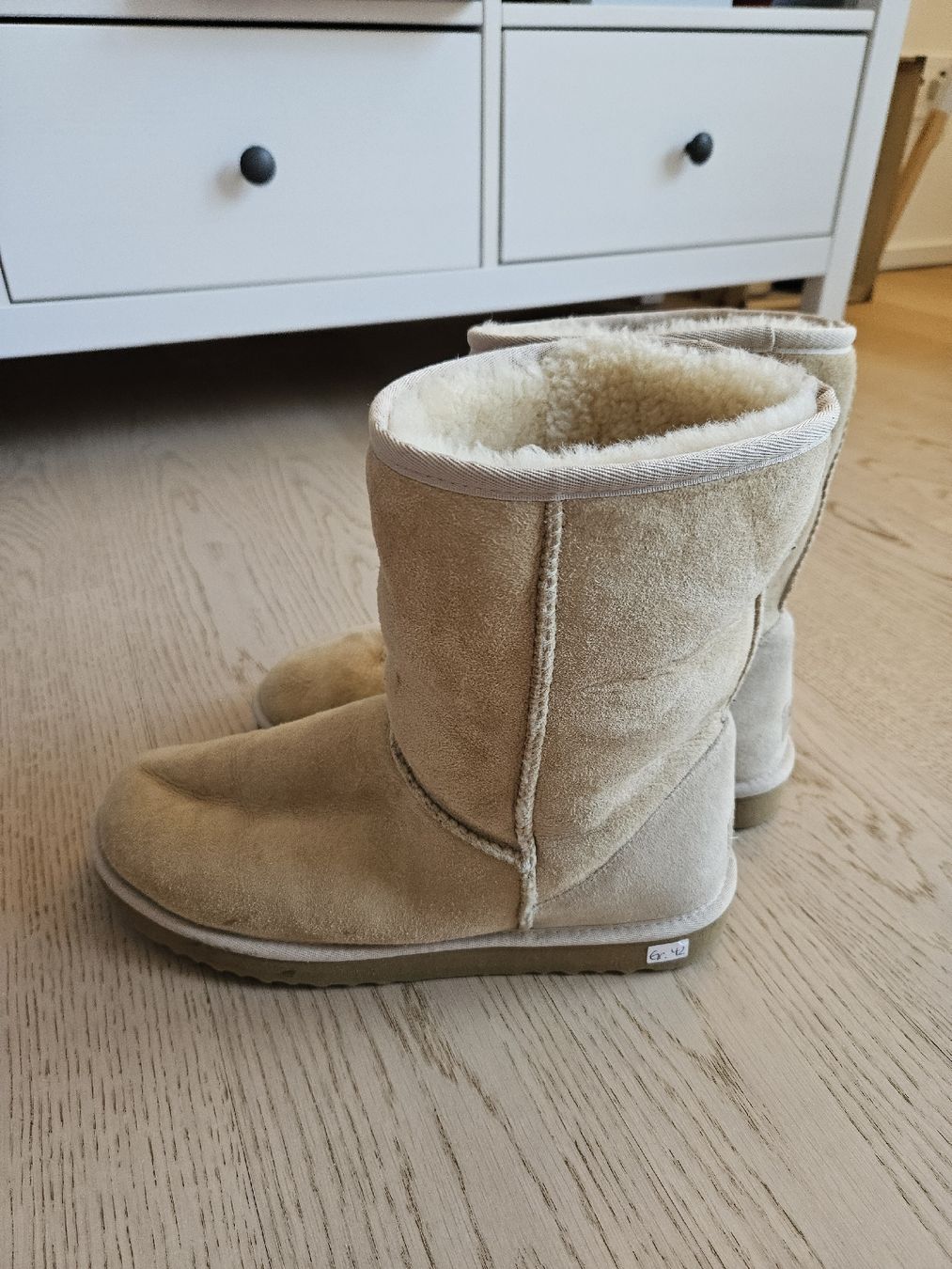 Ugg Scarpe da uomo: Klassische UGG Boots in Sand, Grösse 42 – Usato da Rotkreuz venduto da Bibi2405 2