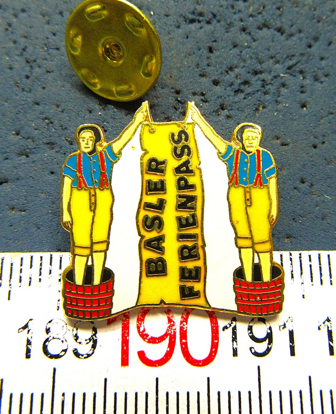 Basler Placchette & Badge: BASLER FERIENPASS PIN – Usato da Ettingen venduto da Hausi4711