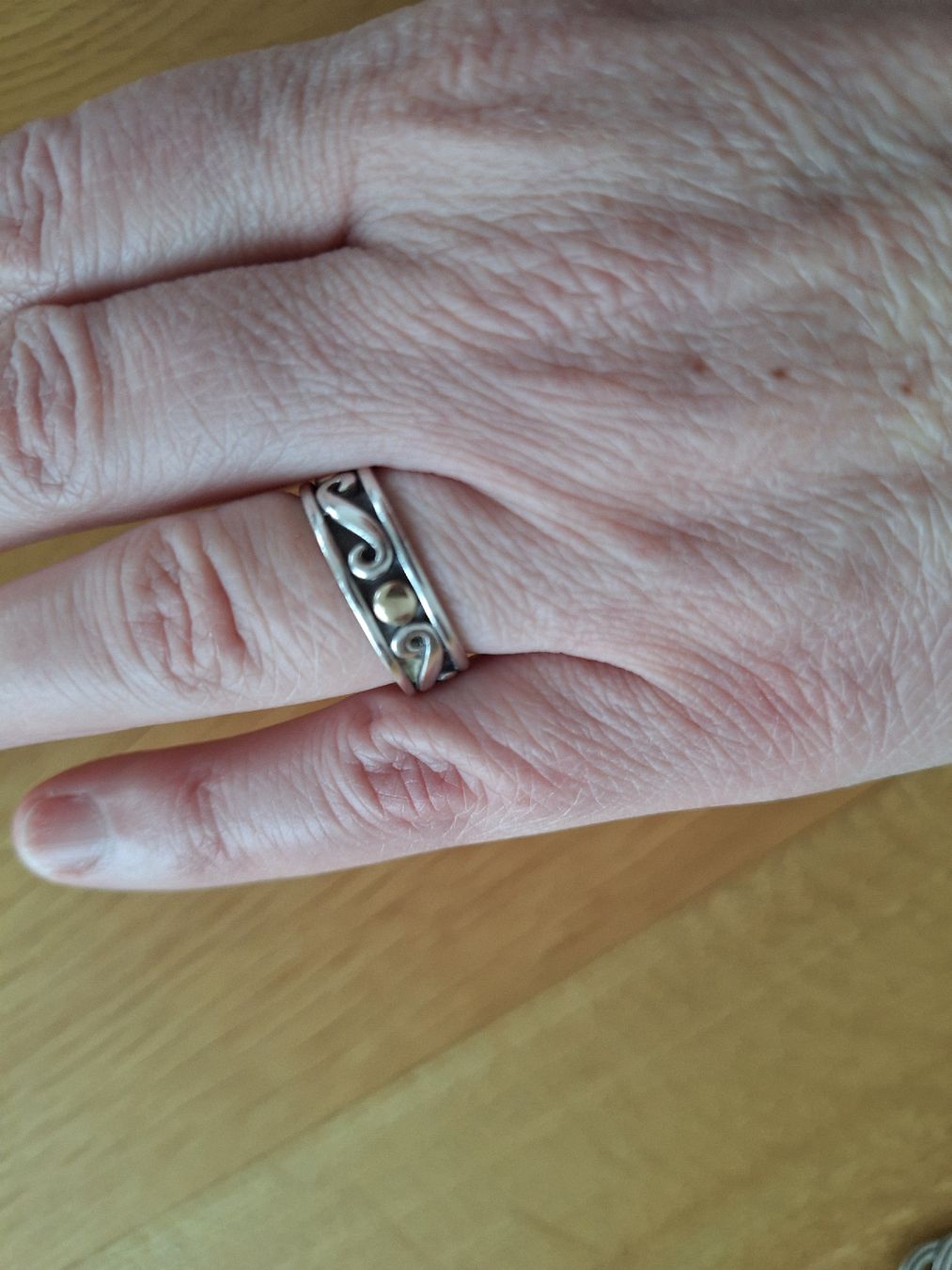Anelli: James Avery silver ring with gold detail – Usato da Cham venduto da Drukkerij 1