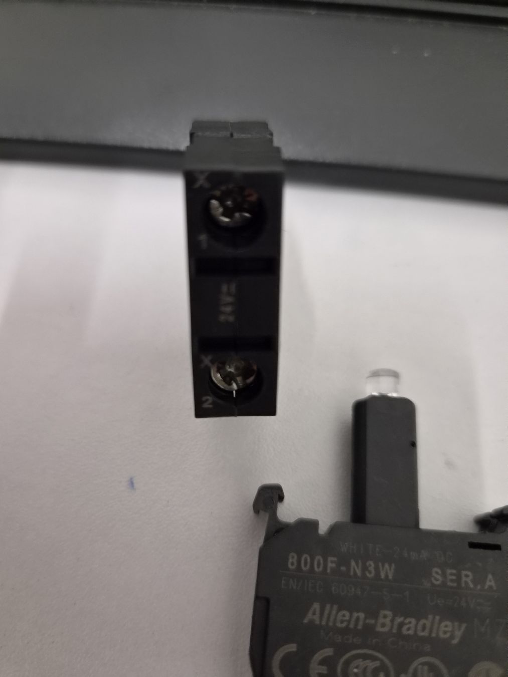 Elektronikbauteile: 3 Stück Allen-Bradley 800F-N3W – Gebraucht aus Vitznau von Vitznau84 3