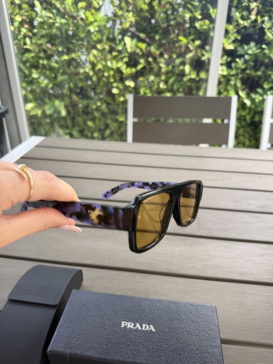 Prada Occhiali & Lenti: Prada Sonnenbrille mit Etui und Box – Nuovo (secondo la descrizione) da Muttenz venduto da jus_nkk2 1