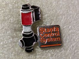 Ansteckpin 205: Stafae Control