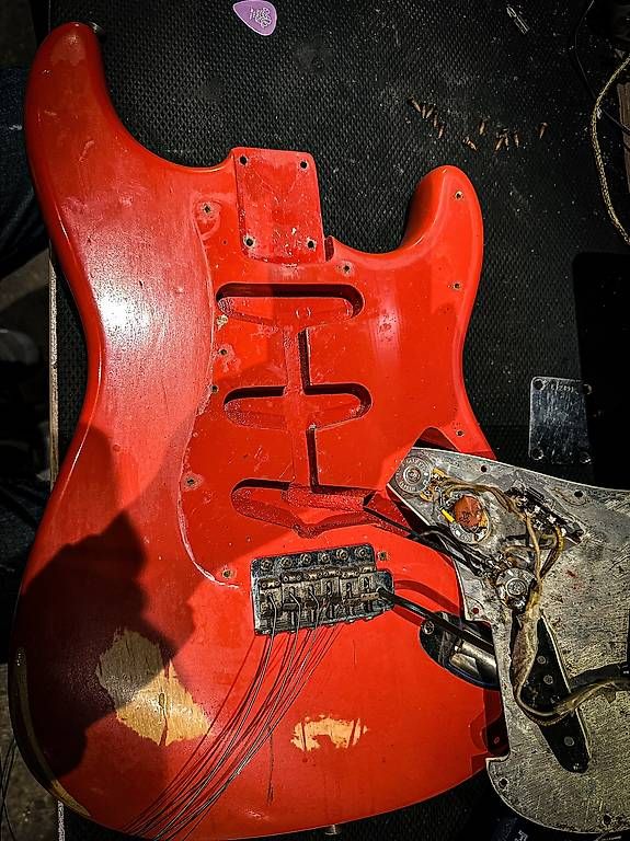 Fender Musikinstrumente: Fender Stratocaster 1963 serie L vintage refin – Gebraucht aus Montreux von Alligator-AMPS 9