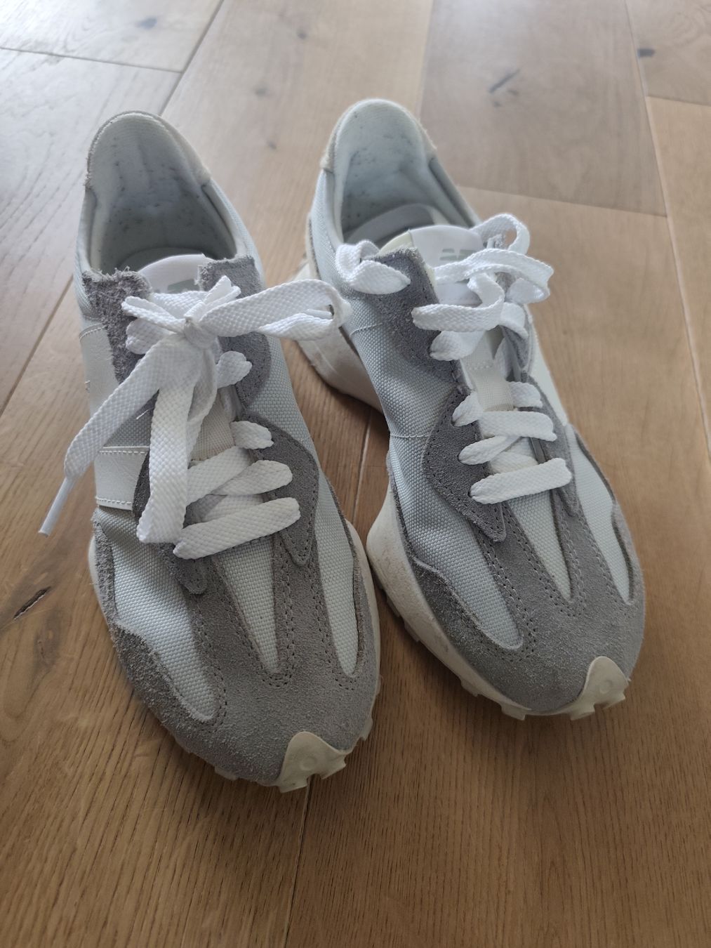 New Balance Scarpe da donna: New Balance Sneaker, Grau/Weiss, Grösse 40.5 – Usato da Muri b. Bern venduto da Vuissens