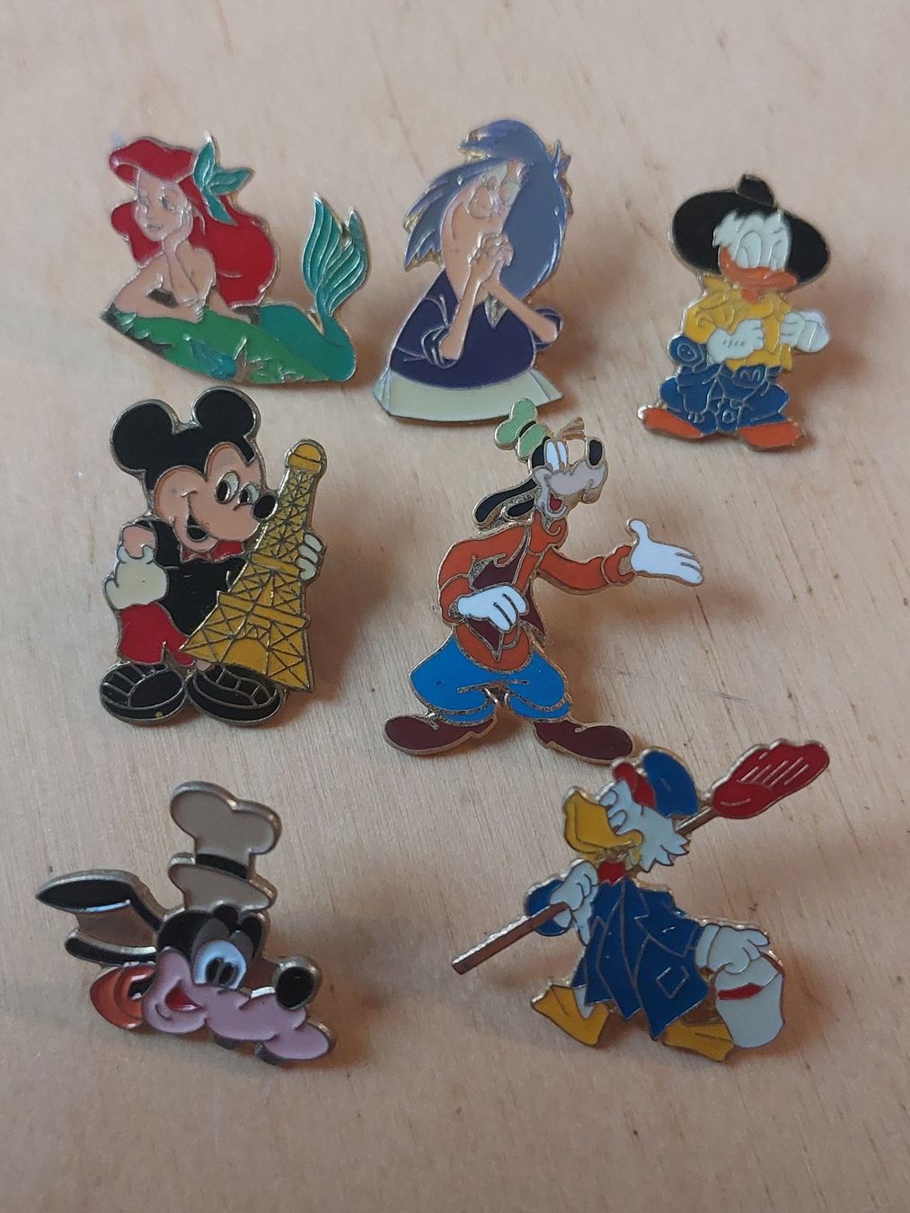 Disney Placchette & Badge: 7 DISNEY -  PIN – Usato da Gipf - Oberfrick venduto da Esnoopy