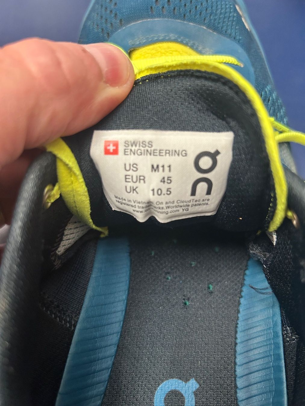 On Scarpe da uomo: ON Cloudflow Laufschuhe Herren Gr. 45 👟 – Usato da Sursee venduto da Engel19 2