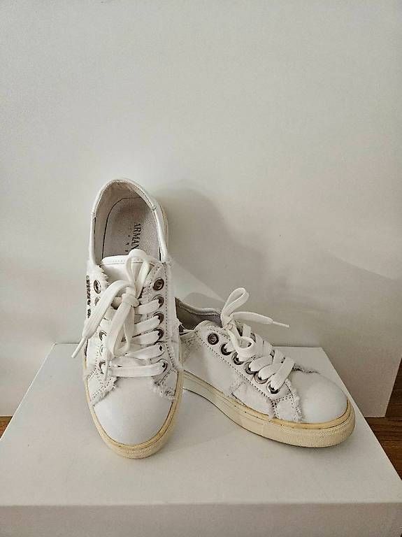 Scarpe da donna: Armani Jeans Sneaker Gr. 37 – Usato da Aarau venduto da chi_qnc5