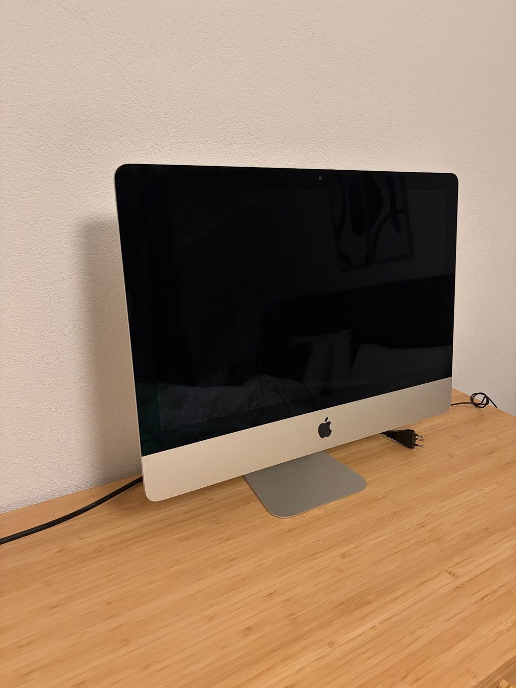 Apple PC: iMac 21.5-inch, 1.6 GHz Dual-Core Intel Core i5 – Usato da Horgen venduto da gle_7h2h 1