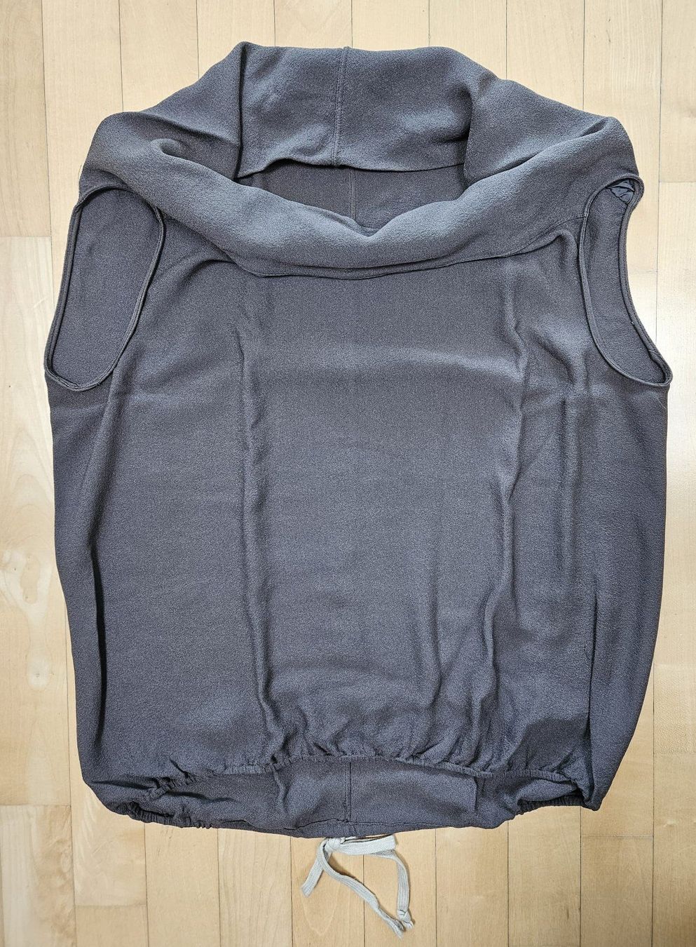 Rick Owens Camicette: Rick Owens Seidenbluse, Gr.38, Farbe Oliv – Usato da St. Gallen venduto da AnBau
