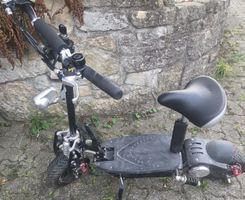 Elektroroller mit Sitz schwarz gebraucht