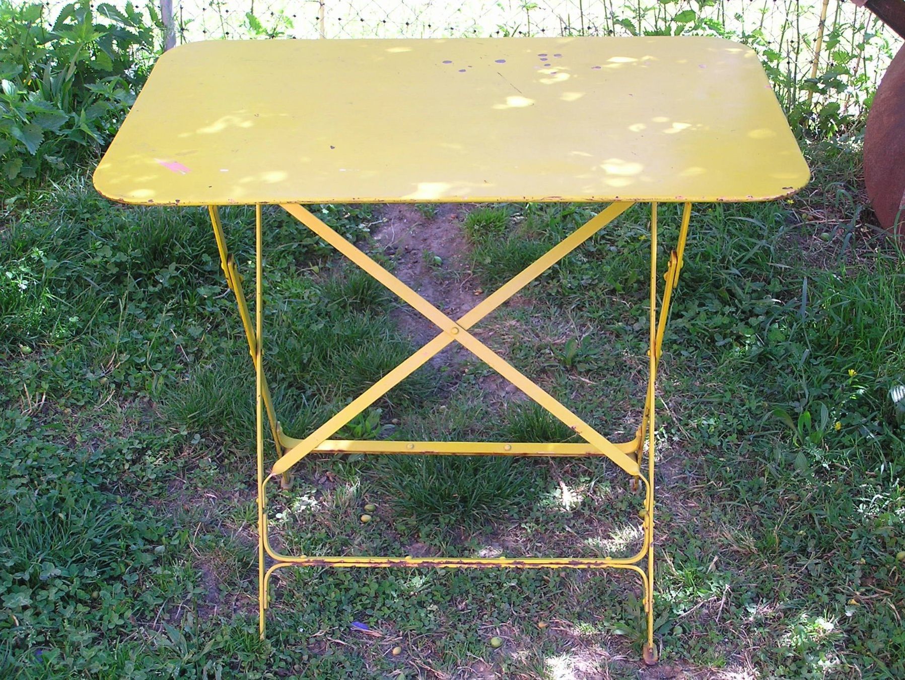 Tavoli: ALTER METALL KLAPPTISCH GARTENTISCH – Usato da Grenchen venduto da Antique-hunter