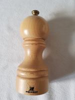 Peugeot Pfeffermühle aus Holz, zeitlos und funktionstüchtig!