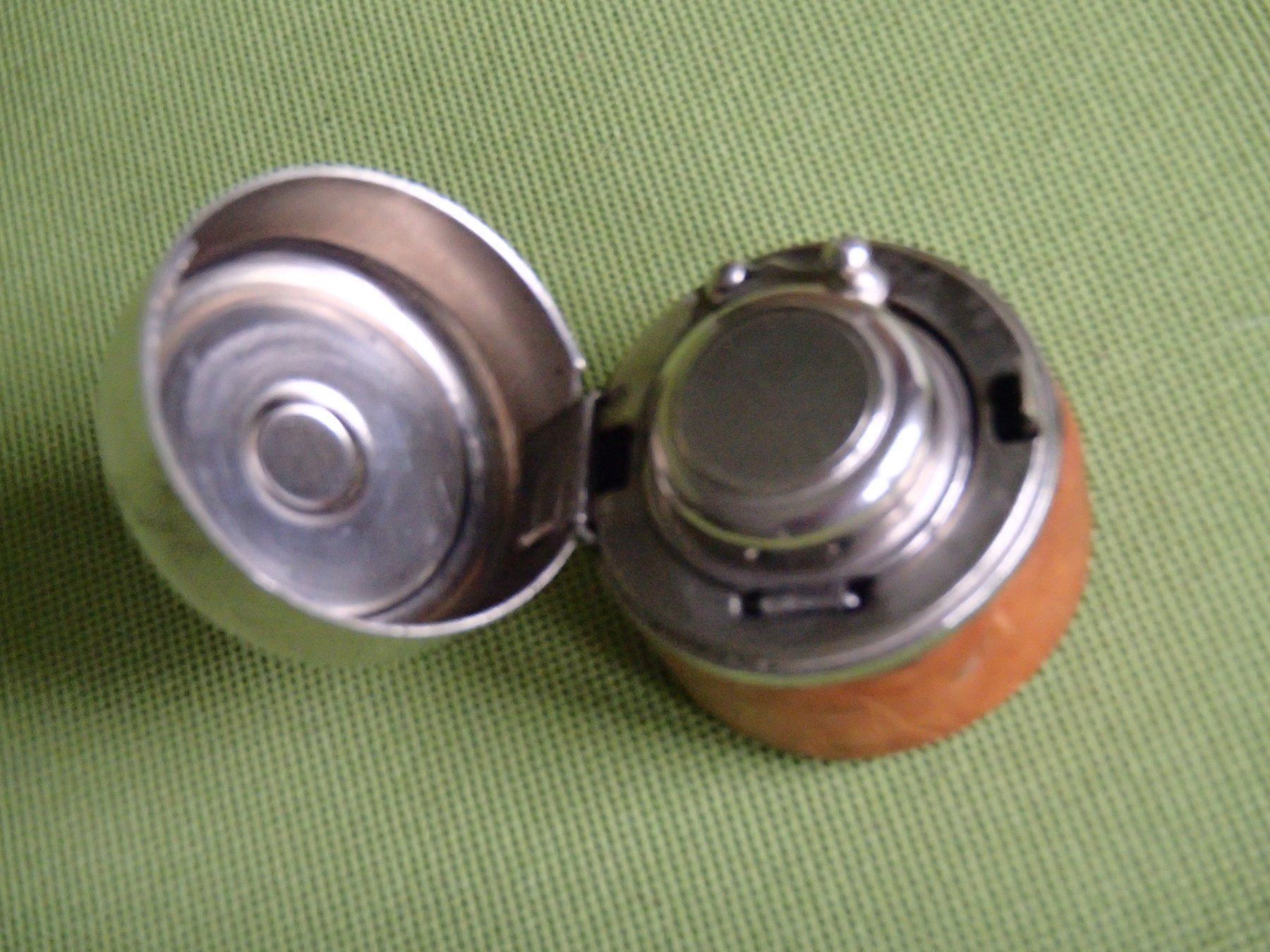 Accessoires: antikes kleines Reise Tintenfässchen mit Leder eingefasst – D'occasion à Schöfflisdorf par pullux 2