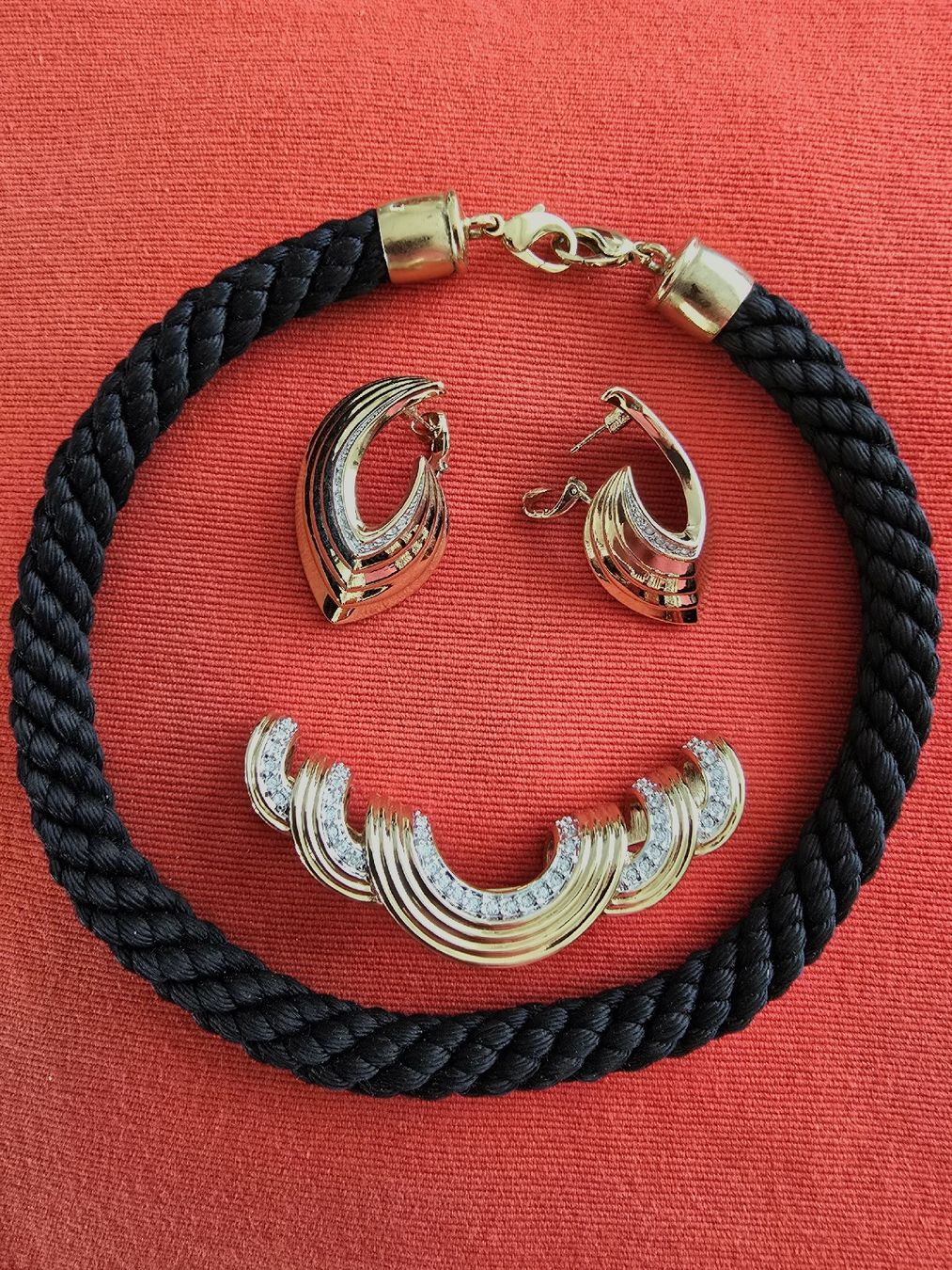 Pierre Lang Catenine: PIERRE LANG ,Collier und Ohrschmuck – Nuovo (secondo la descrizione) da Zufikon venduto da manifesto