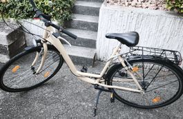 Citybike Beige mit Gepäckträger
