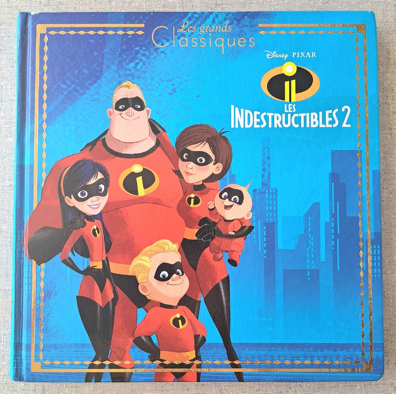 Livres: Livre Les Indestructibles 2 - Hachette 2018 – D'occasion à Hauterive NE par ali_vintage