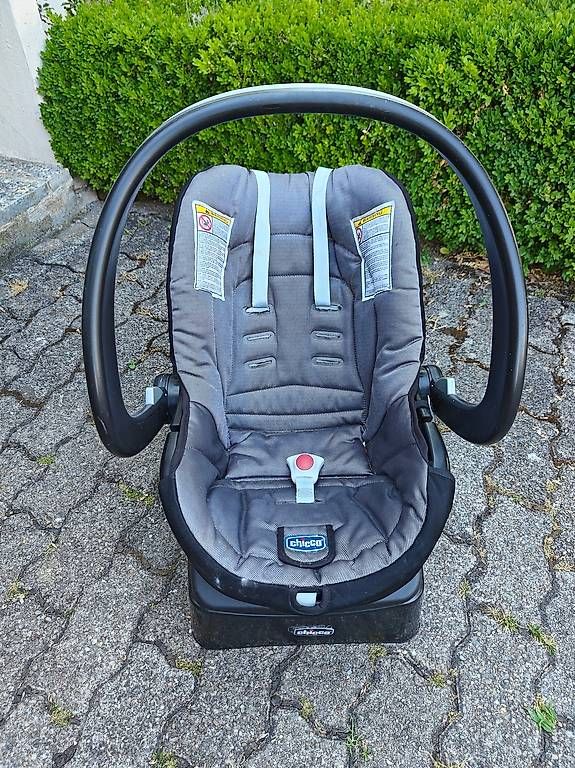 Sièges auto: Chicco Babyschale (0 - 13 kg) – D'occasion à Steinhausen par mas_cm97