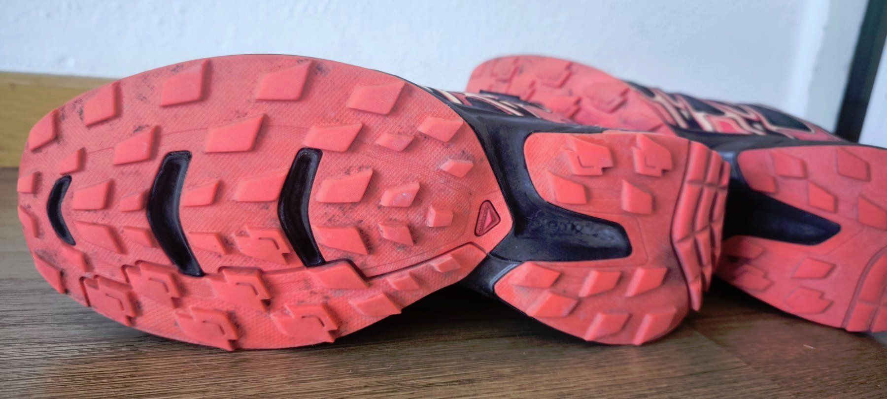 Salomon Damenschuhe: Salomon Goretex Wanderschuhe Laufschuhe 40 – Gebraucht aus Colombier NE von Nikkon 1