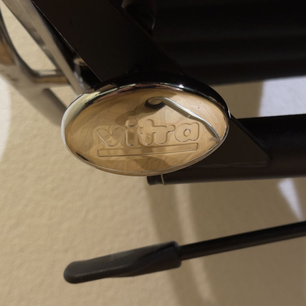 Eames Chaises: Vitra Eames Aluminium Chair EA 117 – D'occasion à Ulisbach par Mithrandirr 7