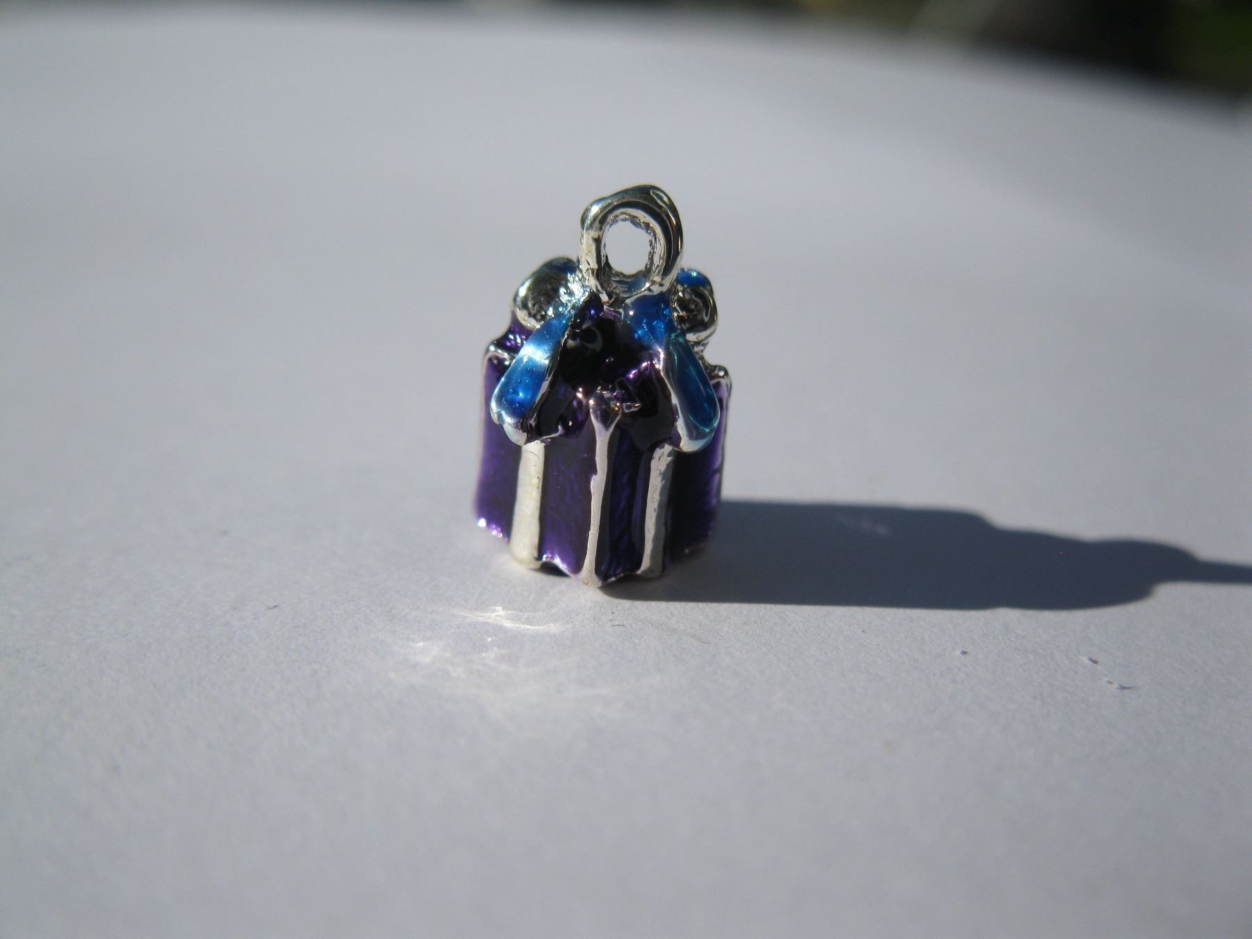 Perle (finte): 2 Anhänger Geschenk 3D, versilbert, violett – Nuovo e nell'imballaggio originale da St. Margarethen TG venduto da LuanaKa