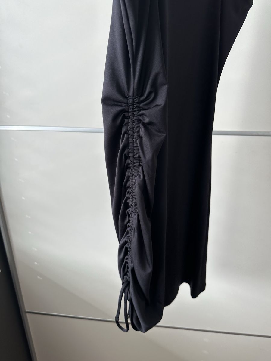 H&M Vestiti: schwarzes Kleid – Usato da Romanshorn venduto da ila_2nzf 2