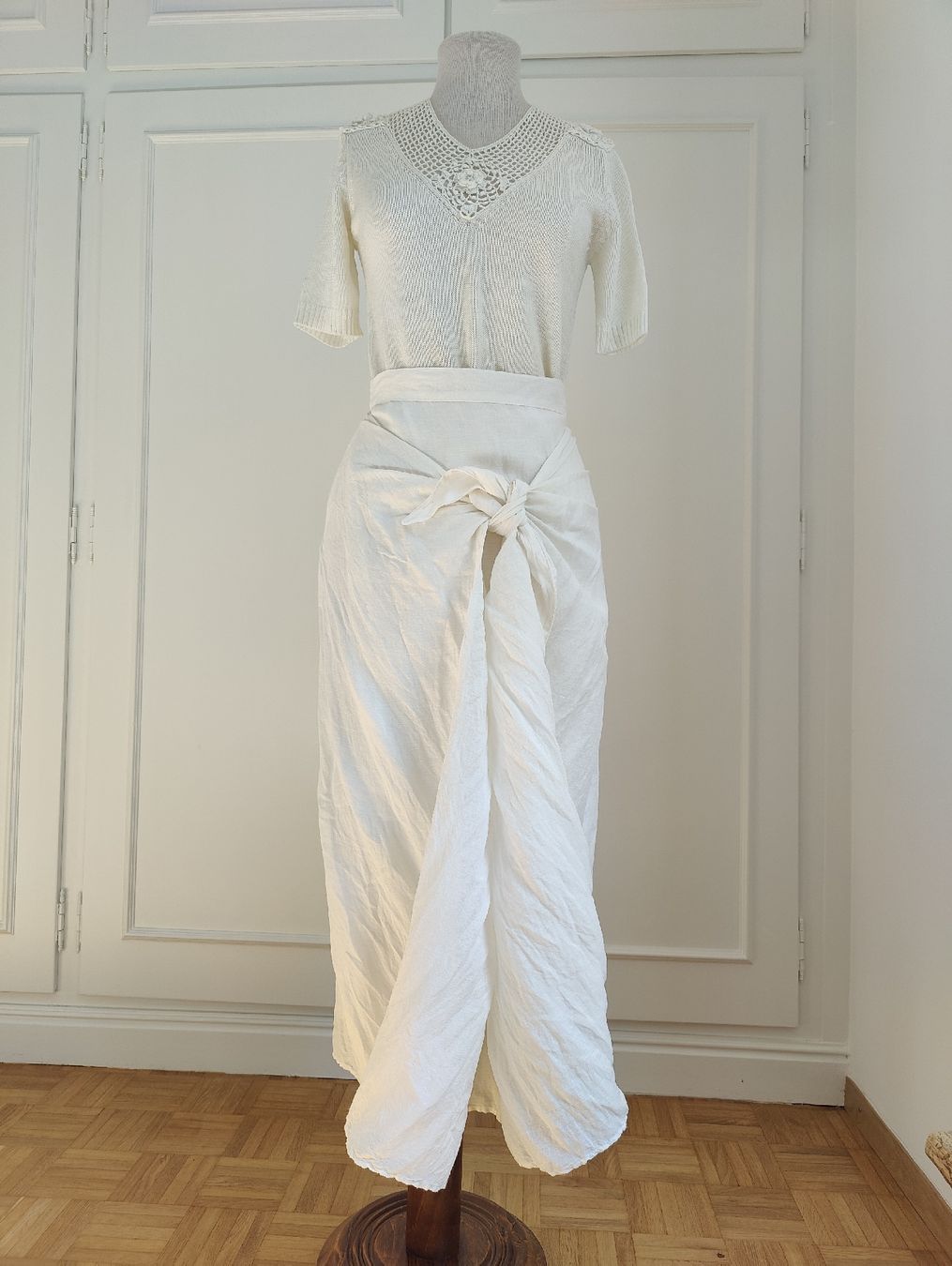 Gonne: White Linen Wrap Summer Maxi Skirt, Asymmetrical – Usato da La Tour-de-Peilz venduto da dAutrefois 1
