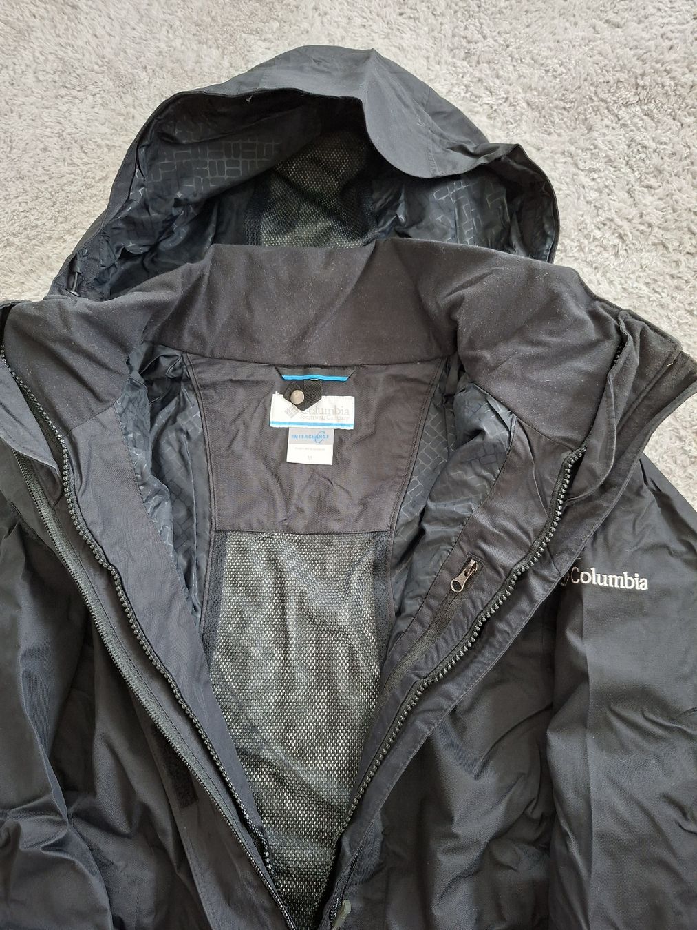 Columbia Giacche: Veste Columbia noir avec capuche  – Usato da Renens VD venduto da ser_j2fn 2