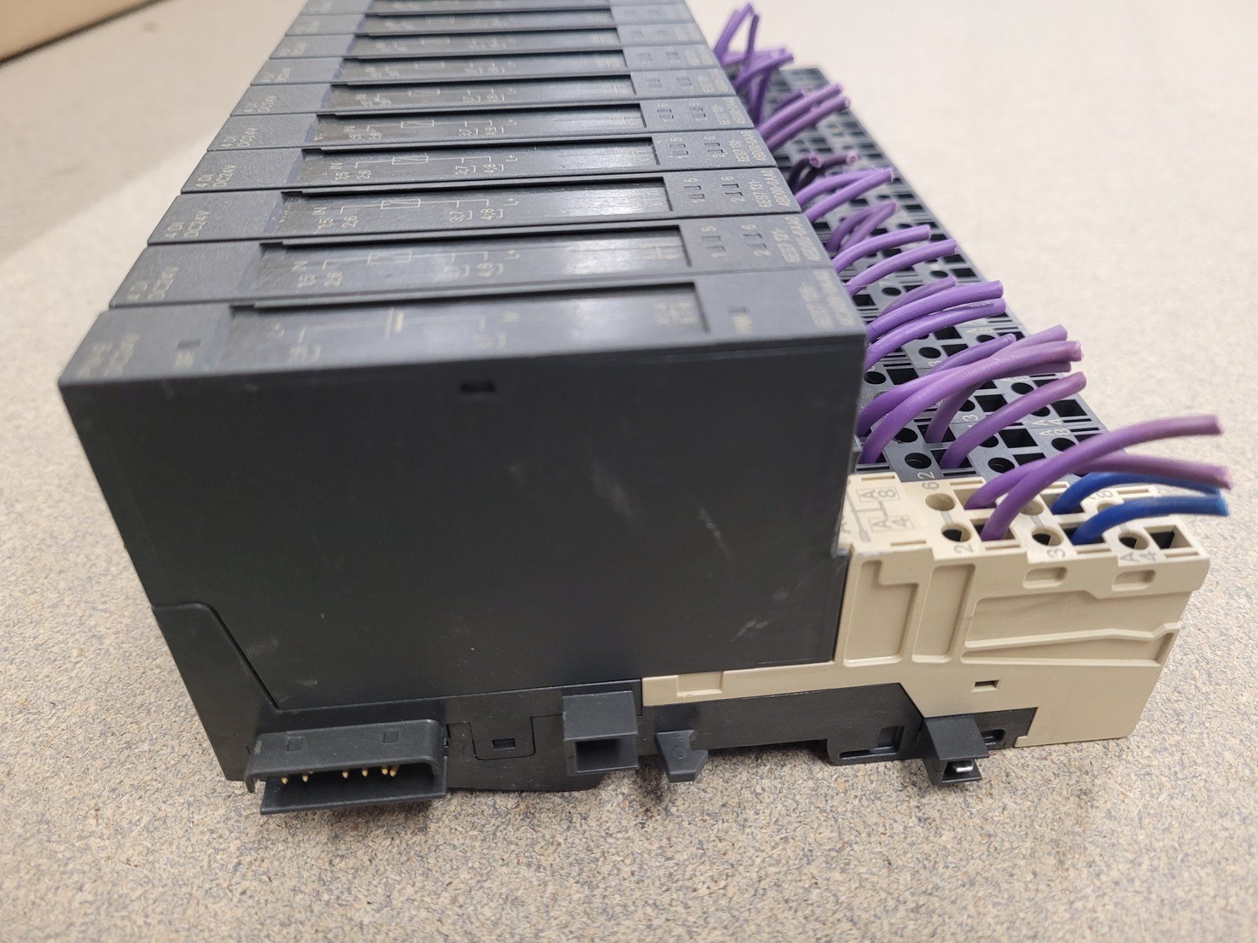 Siemens Componenti elettronici: Siemens SPS Modul inkl. Stecksockel – Usato da Vitznau venduto da Night-Fire 1