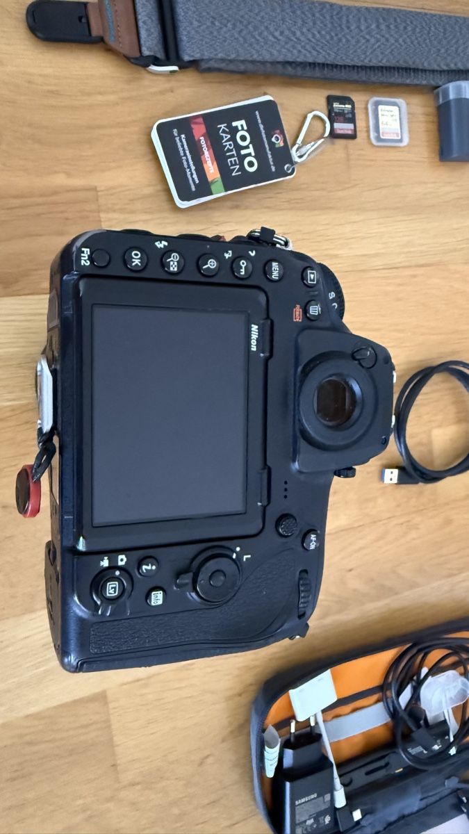Nikon Fotocamera: Nikon D850 Set mit 3 Objektiven, Tasche & Blitz, etc. – Usato da Bolligen venduto da Brunski 4