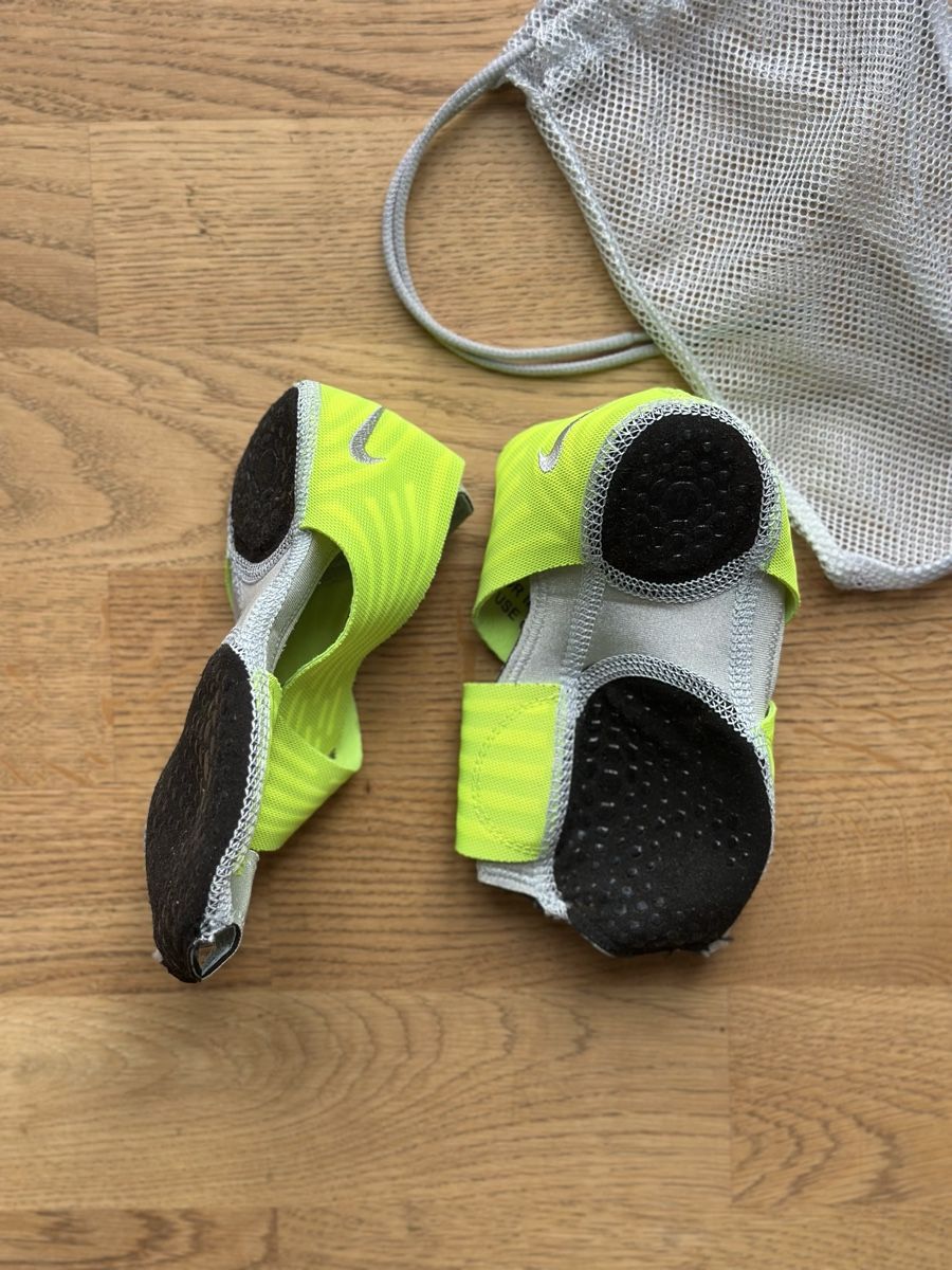 Nike Scarpe da donna: Nike Studio Wrap Pack 4 Training Schlappen Gr. M (39/40) – Nuovo (secondo la descrizione) da Basel venduto da FatmaCan52
