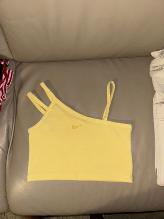 Gelber Sportsbra von Nike in Grösse S
