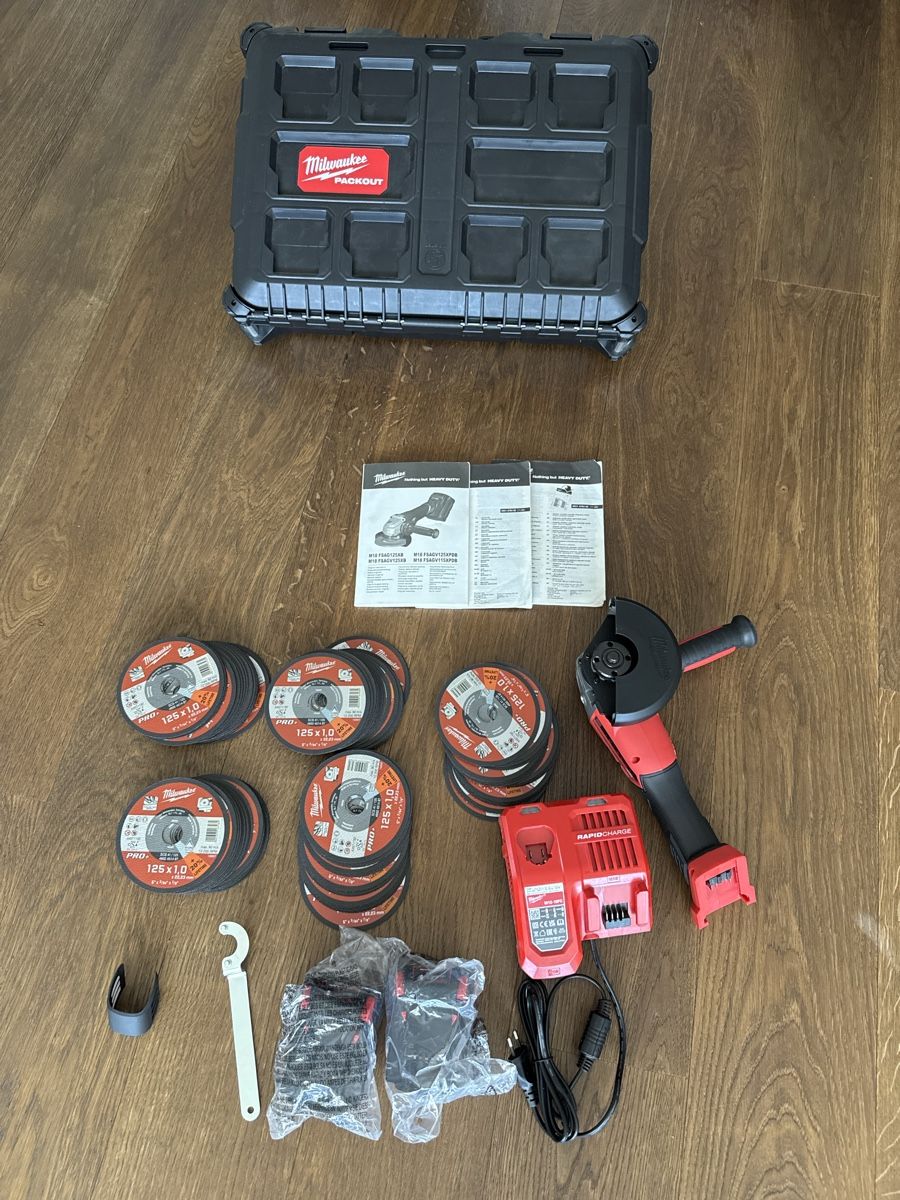 Alle Maschinen: Akku-Winkelschleifer – Neu und originalverpackt aus Brunnen von Suter. 1