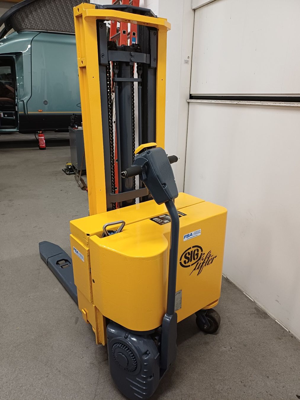Gabelstapler & Hubwagen: SIG Elektro-Deichselstapler 1.2 ton, 2.8 m, Initialhub – Gebraucht aus Aarwangen von fsa-maschinen 2