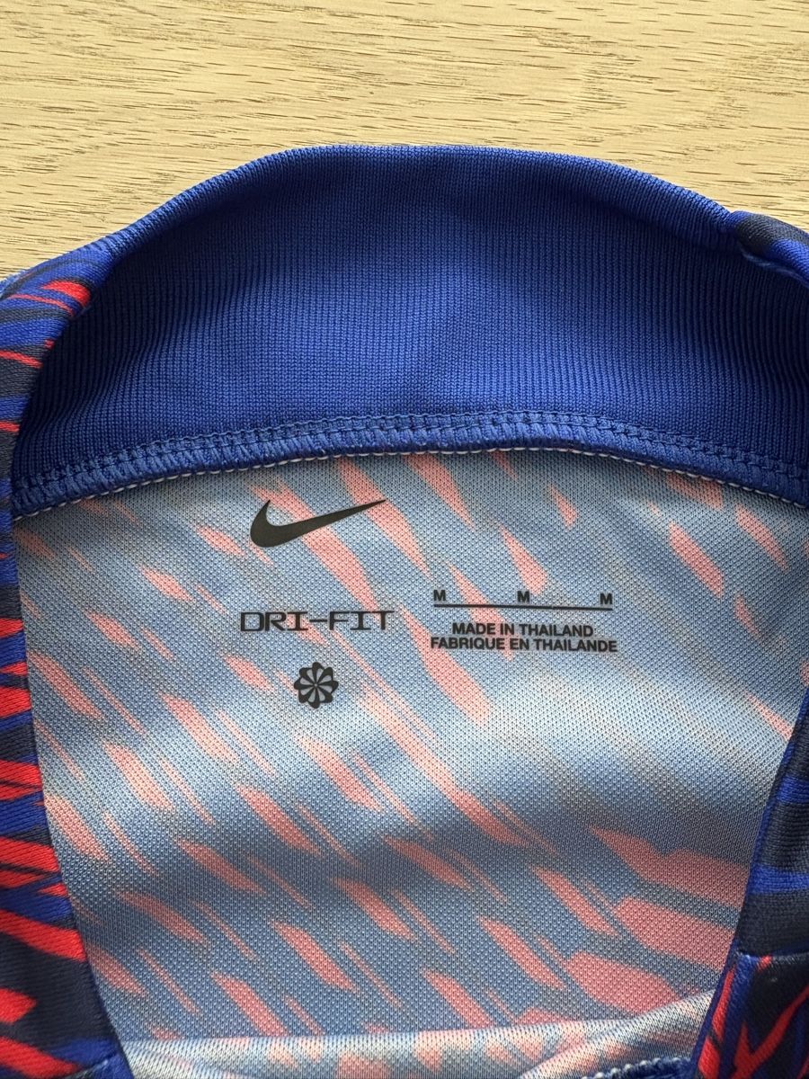 Nike Maillots de corps & Pantalons: PSG Prematch Kit 22/23 – D'occasion à Domat/Ems par tim_lq6b 3